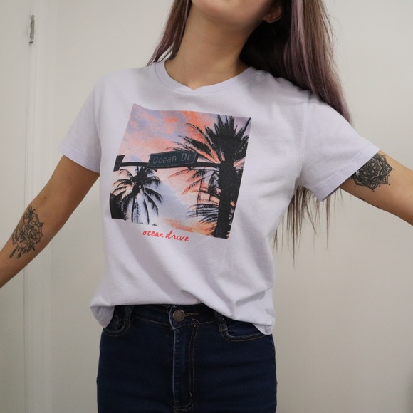 F21 Ocean Drive Graphic T-Shirt - Picture 1 of 4